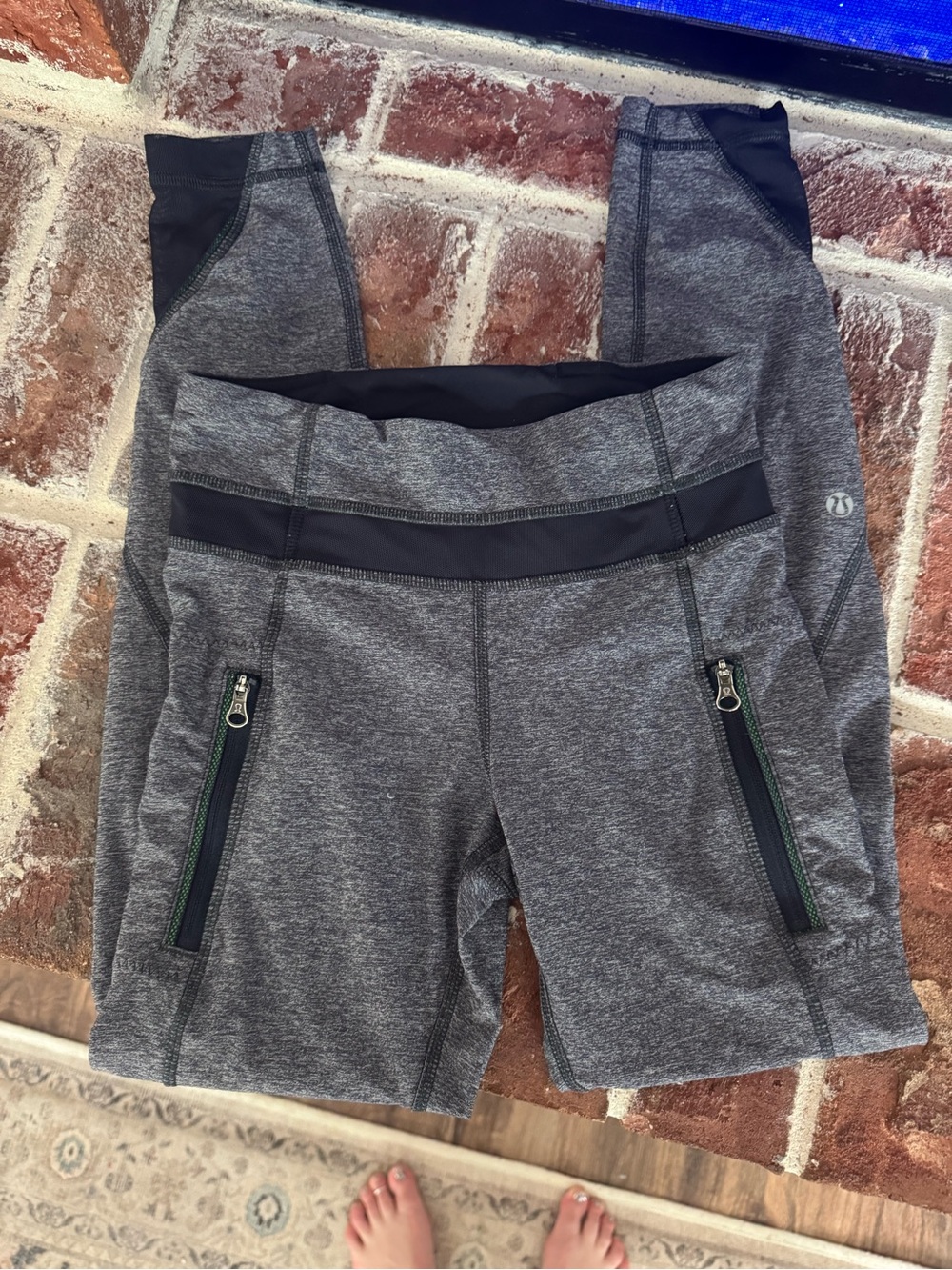 Lululemon Gray Athletic Leggings with Zipper Pockets and Mesh